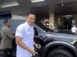 AHY Naik Mobil Double Cabin, Harganya Setara Lima Avanza