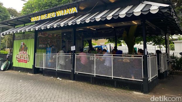 Nasi Bejeg Wijaya, warung makan milik Ussy Sulistiawaty