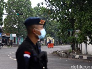 Potret Jalan Gresik Sempat Ditutup Imbas Ledakan di Mako Brimob Potret Jalan Gresik Sempat Ditutup Imbas Ledakan di Mako Brimob
