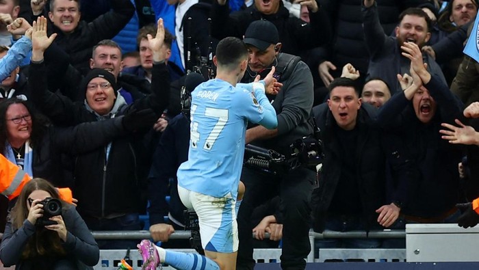 Soccer Football - Premier League - Manchester City v Manchester United - Etihad Stadium, Manchester, Britain - March 3, 2024 Manchester Citys Phil Foden celebrates scoring their first goal Action Images via Reuters/Lee Smith NO USE WITH UNAUTHORIZED AUDIO, VIDEO, DATA, FIXTURE LISTS, CLUB/LEAGUE LOGOS OR LIVE SERVICES. ONLINE IN-MATCH USE LIMITED TO 45 IMAGES, NO VIDEO EMULATION. NO USE IN BETTING, GAMES OR SINGLE CLUB/LEAGUE/PLAYER PUBLICATIONS.