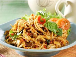 Resep Ayam Suwir Kemangi yang Simpel dan Cocok untuk Stok Lauk Resep Ayam Suwir Kemangi yang Simpel dan Cocok untuk Stok Lauk