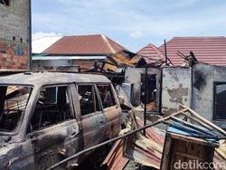 Percikan Api dari Mobil Bikin Rumah Rozali-Warung Tetangga Ludes Terbakar