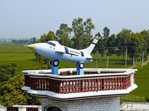 Unik! Orang India Taruh Pesawat di Atap Rumah Simbol Anak Sukses di Rantau