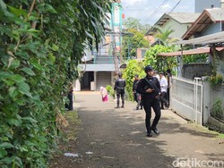 Dukun Santet Ciputat Pemilik Senpi-Granat Ilegal Dituntut 2 Tahun Bui Dukun Santet Ciputat Pemilik Senpi-Granat Ilegal Dituntut 2 Tahun Bui