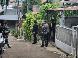 Rumah Dukun Santet di Tangsel Disambangi Tim Gegana Bersenjata Lengkap