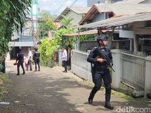 Ketua RW Bingung dari Mana Dukun Santet Dapat Foto Warga Ditusuk-tusuk Ketua RW Bingung dari Mana Dukun Santet Dapat Foto Warga Ditusuk-tusuk