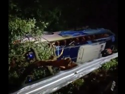 Penampakan Bus Masuk Parit di Km 178 Tol Cipali, 1 Orang Tewas