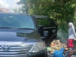 Geramnya Warga Cegat Pengemudi Fortuner Buang Sampah di Pinggir Jalan