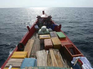 Kapal Kayu Jadi Transportasi Warga Pulau Terluar Pulo Aceh Kapal Kayu Jadi Transportasi Warga Pulau Terluar Pulo Aceh