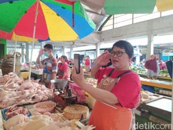 Unik! Pedagang-Pengunjung Pasar Rejowinangun Upacara Bendera Tiap Senin