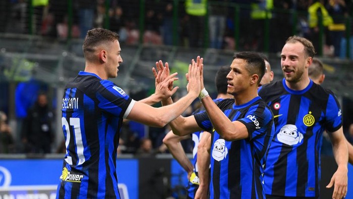 MILAN, ITALY - MARCH 04:  Kristjan Asllani of FC Internazionale celebrates with team-mates after soring the goal during the Serie A TIM match between FC Internazionale and Genoa CFC - Serie A TIM  at Stadio Giuseppe Meazza on March 04, 2024 in Milan, Italy. (Photo by Mattia Pistoia - Inter/Inter via Getty Images)