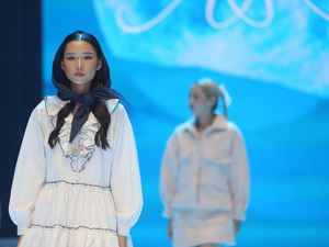 ARRAY Tampilkan Koleksi Terbaru di Plaza Indonesia Fashion Week 2024