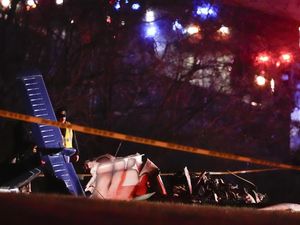 Ngeri! Pesawat Bermesin Tunggal Jatuh Dekat Jalan Raya, 5 Orang Tewas Ngeri! Pesawat Bermesin Tunggal Jatuh Dekat Jalan Raya, 5 Orang Tewas