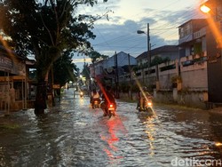 Diguyur Hujan Deras, Sejumlah Ruas Jalan di Medan Terendam Banjir