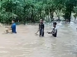 Banjir Luapan Sungai Bagong Rendam Desa Ngares Trenggalek