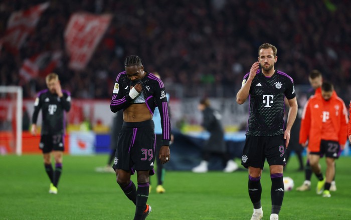 Soccer Football - Bundesliga - SC Freiburg v Bayern Munich - Europa Park Stadion, Freiburg, Germany - March 1, 2024 Bayern Munichs Mathys Tel and Harry Kane look dejected after the match REUTERS/Kai Pfaffenbach DFL REGULATIONS PROHIBIT ANY USE OF PHOTOGRAPHS AS IMAGE SEQUENCES AND/OR QUASI-VIDEO.