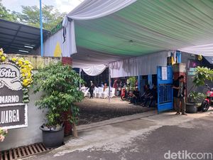 Suasana di Rumah Duka Keluarga Bimbim Slank