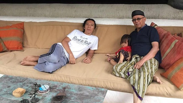 7 Foto Kenangan Bimbim Slank & Mendiang Ayah Anak Gubernur DKI Jakarta Pertama
