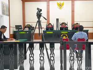 Caleg PDIP Soppeng Bawa Istri Saat Kampanye Dituntut 8 Bulan Bui Caleg PDIP Soppeng Bawa Istri Saat Kampanye Dituntut 8 Bulan Bui