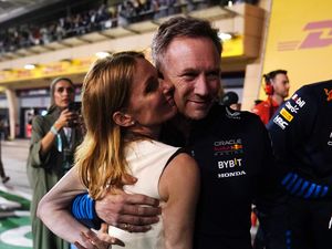 8 Foto Geri Halliwell dan Suami yang Dituding Kirim Pesan Seks ke Rekan Kerja 8 Foto Geri Halliwell dan Suami yang Dituding Kirim Pesan Seks ke Rekan Kerja