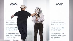 Foto: Model Dilempar Sampah di Catwalk, Desainer Kena Timpuk