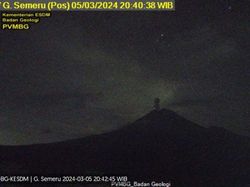 Gunung Semeru Erupsi Lagi, Muntahkan Abu Vulkanik Setinggi 800 Meter