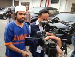 Pesulap Merah Sindir Gus Samsudin: Belum Lebaran Udah Pakai Baju Baru
