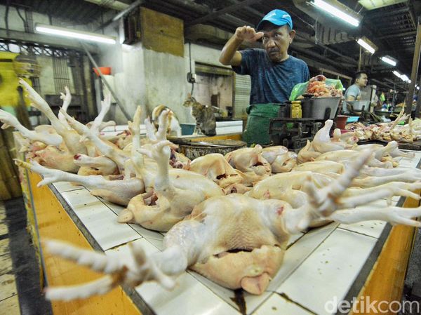 Harga Kebutuhan Bahan Pokok di Pasar Wonokromo Merangkak Naik