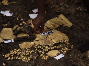 Penampakan Harta Karun Tersembunyi di Kuburan Kuno