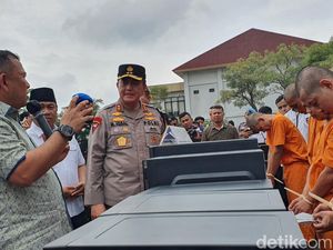 Kapolda Riau Musnahkan 14 Ribu Botol Miras-32 Kg Sabu Jelang Ramadhan Kapolda Riau Musnahkan 14 Ribu Botol Miras-32 Kg Sabu Jelang Ramadhan