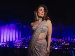 8 Gaya Kareena Kapoor di Pesta Prewedding Crazy Rich India, Glamor Ber-saree 8 Gaya Kareena Kapoor di Pesta Prewedding Crazy Rich India, Glamor Ber-saree