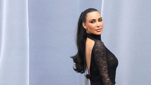 Kim Kardashian Malafungsi Busana di Show Balenciaga, Label Baju Lupa Dicopot