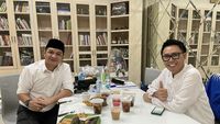 Kulineran Seru Pasha Ungu Bareng Istri dan Teman Artis