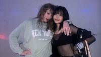 Lisa BLACKPINK Nonton The Eras Tour & Foto Bareng Taylor Swift di Singapura