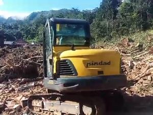 Longsor di Sirongge Pemalang, Alat Berat Dikerahkan Bersihkan Material