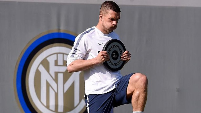COMO, ITALY - APRIL 22: Lukas Podolski in action during FC Internazionale training session at the clubs training ground at Appiano Gentile on April 22, 2015 in Como, Italy. (Photo by Claudio Villa - Inter/Getty Images)
