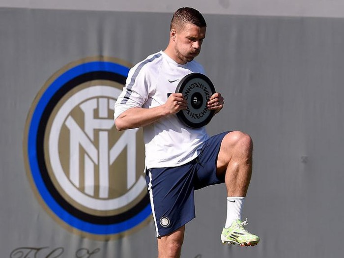COMO, ITALY - APRIL 22:  Lukas Podolski in action during FC Internazionale training session at the club's training ground at Appiano Gentile on April 22, 2015 in Como, Italy.  (Photo by Claudio Villa - Inter/Getty Images)