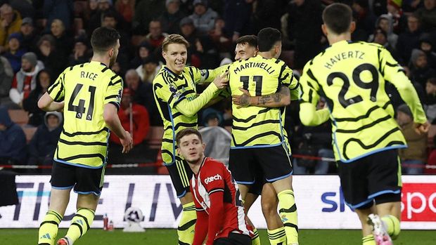 Soccer Football - Premier League - Sheffield United v Arsenal - Bramall Lane, Sheffield, Britain - March 4, 2024 Arsenal's Gabriel Martinelli celebrates scoring their third goal with teammates Action Images via Reuters/Jason Cairnduff NO USE WITH UNAUTHORIZED AUDIO, VIDEO, DATA, FIXTURE LISTS, CLUB/LEAGUE LOGOS OR 'LIVE' SERVICES. ONLINE IN-MATCH USE LIMITED TO 45 IMAGES, NO VIDEO EMULATION. NO USE IN BETTING, GAMES OR SINGLE CLUB/LEAGUE/PLAYER PUBLICATIONS.