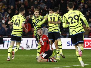 Arsenal Tanpa Ampun ke Gawang Sheffield Arsenal Tanpa Ampun ke Gawang Sheffield
