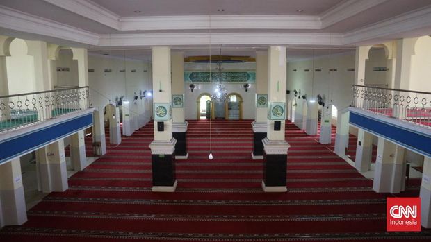 Masjid Agung At-Thohiriyah, salah satu masjid tertua di Bogor, Jawa BArat, difoto Jumat (1/3). Masjid ini dibangun pada 1819 silam.  (CNNIndonesia/Cesar Sanabil)
