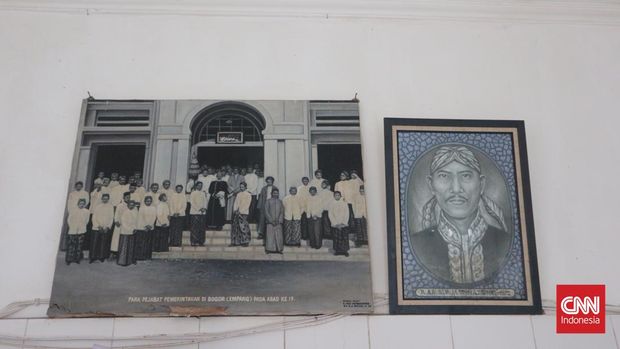 Masjid Agung At-Thohiriyah, salah satu masjid tertua di Bogor, Jawa BArat, difoto Jumat (1/3). Masjid ini dibangun pada 1819 silam.  (CNNIndonesia/Cesar Sanabil)