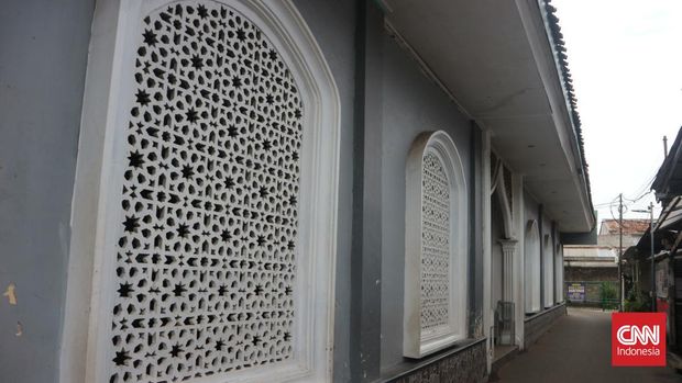 Masjid Al-Mustofa adalah salah satu masjid tertua di Kota Bogor, difoto Minggu (3/3). Masjid yang ebrada di Bantarjati Kaum, Bogor Utara ini dibangun 1728. (CNNIndonesia/Cesar Sanabil)