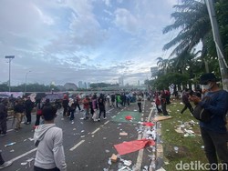 Temui Massa Demo di DPR, Legislator PKS Janji Perjuangkan Hak Angket