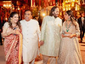 10 Foto Crazy Rich Mukesh Ambani Gelar Pesta Rp 2,3 T Sambut Calon Menantu 10 Foto Crazy Rich Mukesh Ambani Gelar Pesta Rp 2,3 T Sambut Calon Menantu