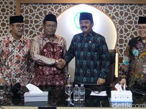 Menko Polhukam Sowan ke MUI, Apresiasi Para Kyai Jaga Kondisi Pascapemilu