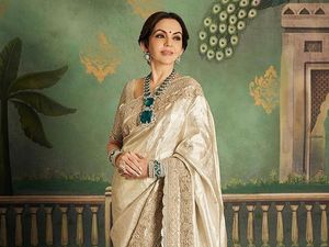 7 Gaya Mewah Nita Ambani di Prewedding Putranya, Pakai Kalung Berlian Rp 950 M