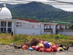 Ironis! Kota Palopo Raih Adipura Tapi Sampah Menumpuk di Jalan Raya