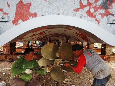 Melihat Perawatan Kapal Cepat di Sabang