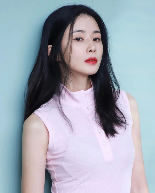 Potret Lee Bo Young