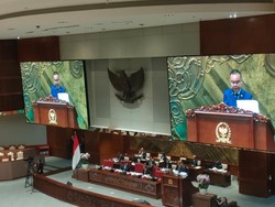 Di Paripurna, DPR Minta Pemerintah Segera Atasi Bahan Pokok Mahal